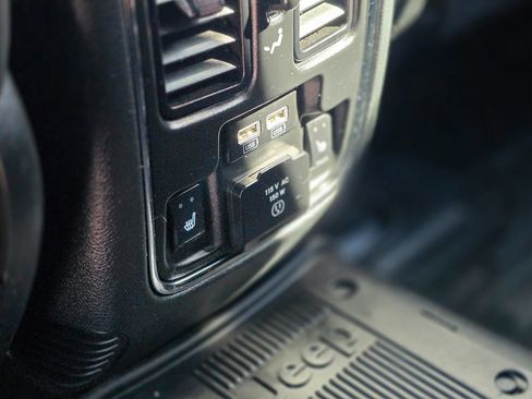 Used 2020 Jeep Grand Cherokee Trailhawk image 30