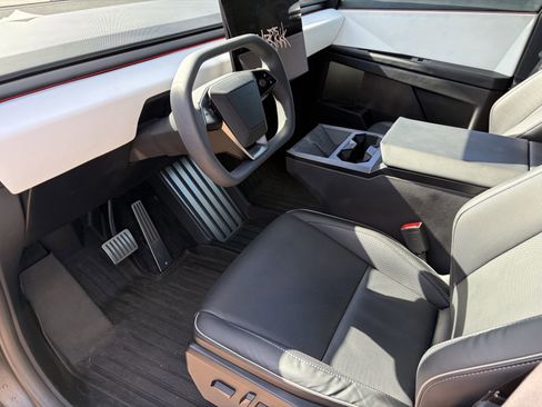 Used 2024 Tesla Cybertruck AWD Crew Cab image 12