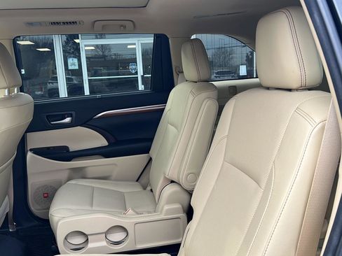 Used 2017 Toyota Highlander Limited Platinum image 9