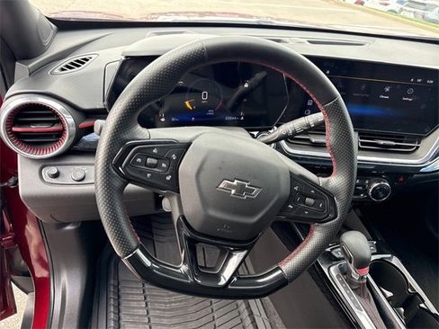 Certified 2024 Chevrolet Trax RS w/ Sunroof Package image 18