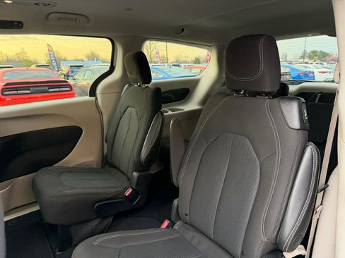 Used 2024 Chrysler Voyager LX image 17