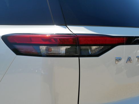 Certified 2023 Nissan Pathfinder SL w/ SL Premium Package AWD/4WD image 17
