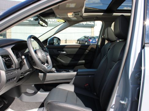 Certified 2023 Nissan Rogue SL w/ SL Premium Package AWD/4WD image 14