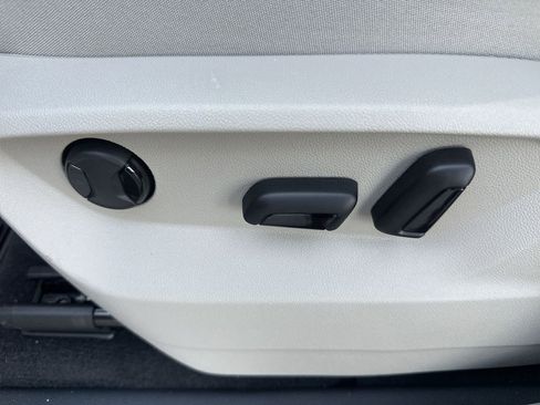 New 2026 Volkswagen Atlas SE image 12