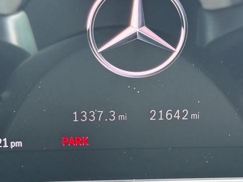 Used 2024 Mercedes-Benz GLC 300 4MATIC image 24