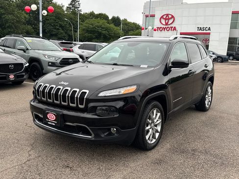 Used 2017 Jeep Cherokee Limited w/ Luxury Group FWD image 3