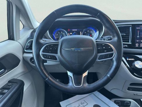 Used 2018 Chrysler Pacifica Touring-L Plus w/ Tire & Wheel Group FWD image 26