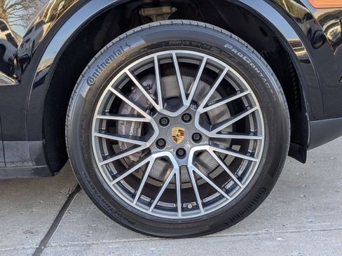 Used 2022 Porsche Cayenne image 28