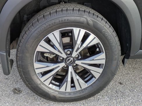 Used 2023 Nissan Rogue SV FWD image 11