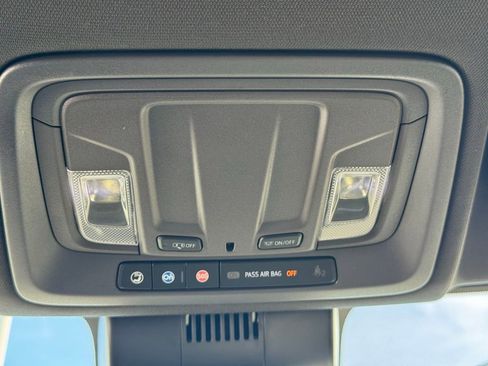 Used 2022 GMC Sierra 1500 SLT w/ SLT Convenience Package image 28