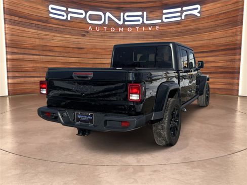 Used 2022 Jeep Gladiator Willys image 7