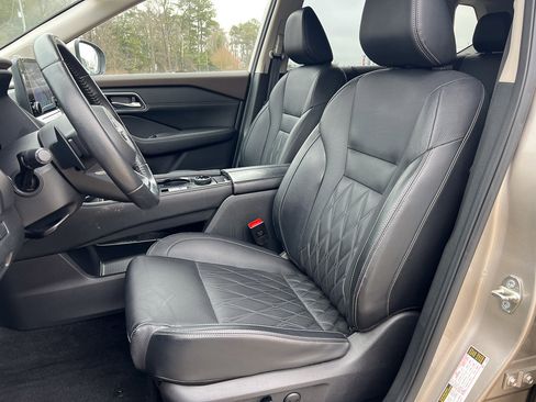 Used 2022 Nissan Rogue Platinum w/ Head-Up Display Package image 16