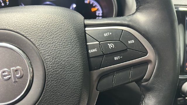 Used 2020 Jeep Grand Cherokee Limited AWD/4WD image 14
