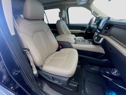Used 2023 Ford Expedition Max Limited image 21