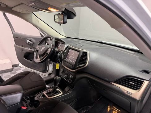 Used 2015 Jeep Cherokee Latitude w/ Cold Weather Group FWD image 25