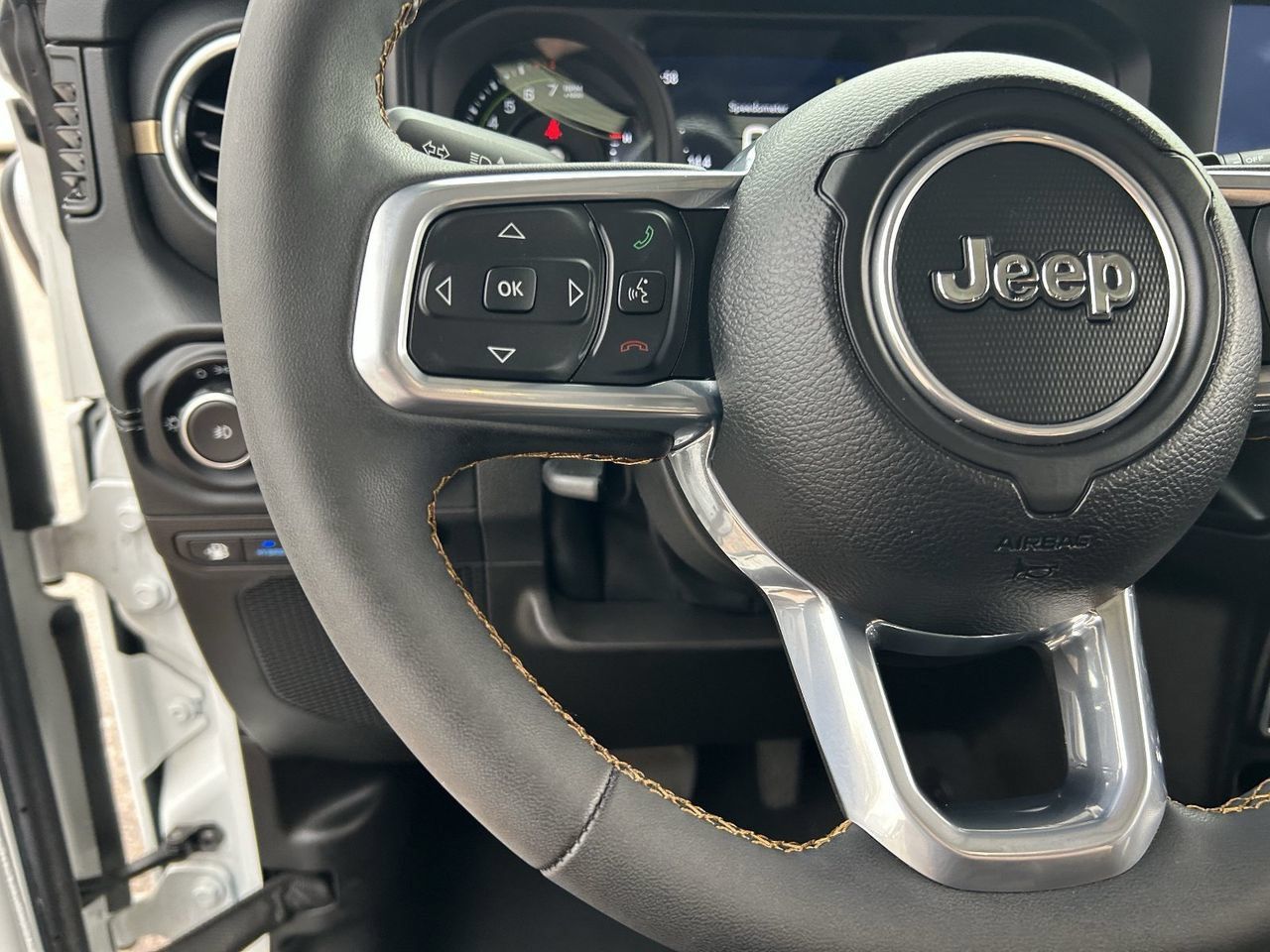 Used 2024 Jeep Wrangler Unlimited Sahara w/ Safety Group AWD/4WD image 25