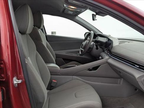 Used 2024 Hyundai Elantra SEL FWD image 21