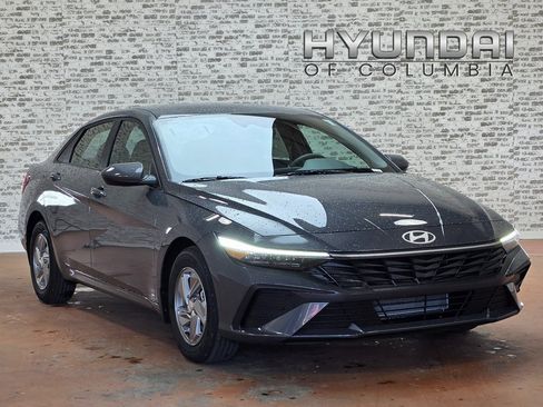 New 2026 Hyundai Elantra SE image 1