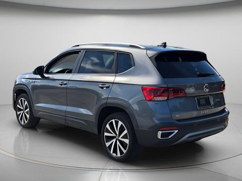 Certified 2023 Volkswagen Taos SE FWD image 4