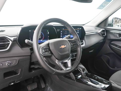 Used 2025 Chevrolet TrailBlazer LT w/ Convenience Package AWD/4WD image 25