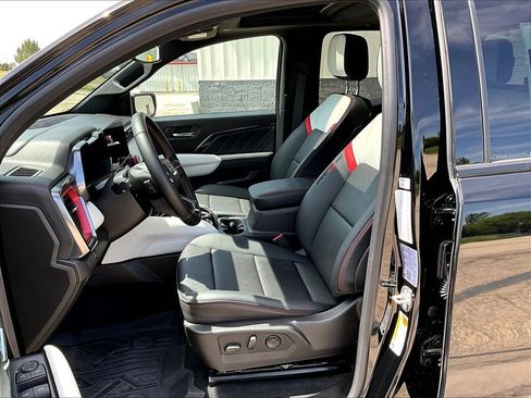 Used 2024 GMC Canyon AT4X AWD/4WD image 24