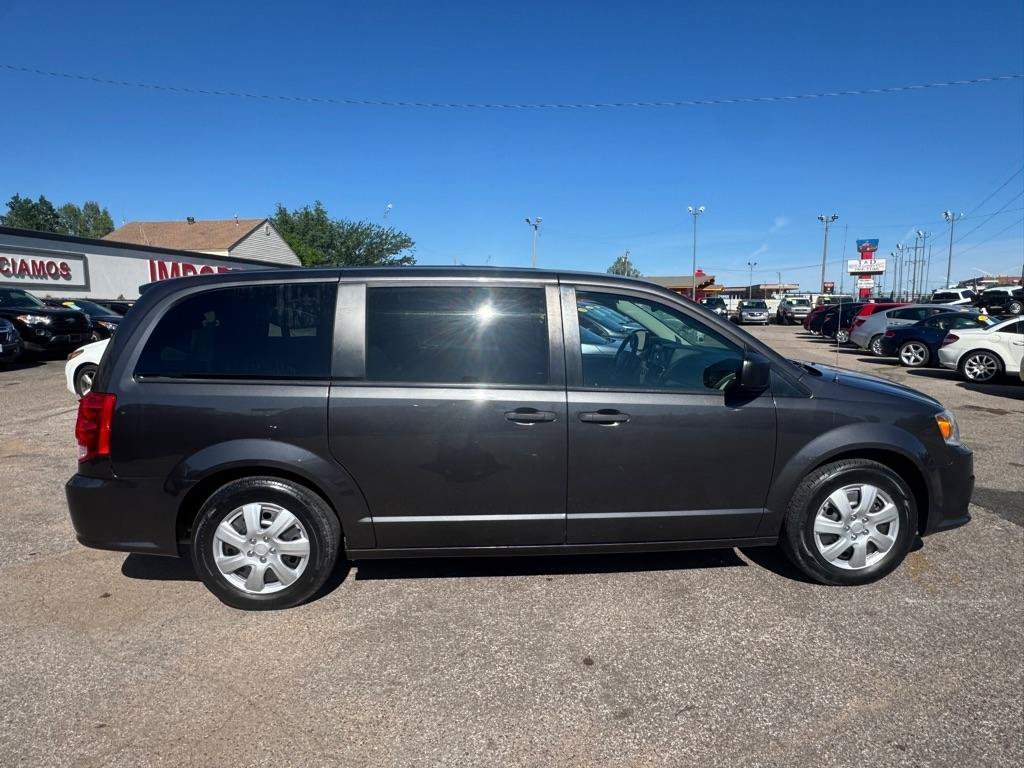 Used 2019 Dodge Grand Caravan SE w/ UConnect Hands-Free Group FWD image 4