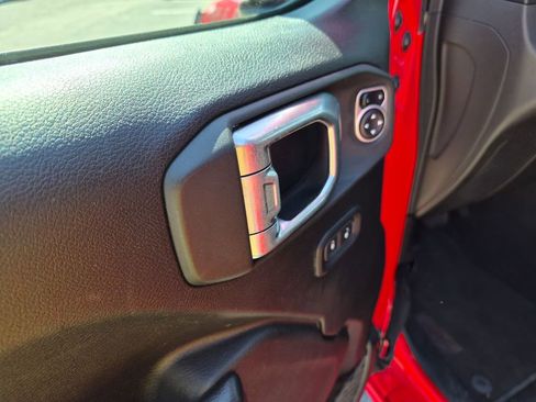 Used 2020 Jeep Gladiator Sport w/ Quick Order Package 24S AWD/4WD image 13