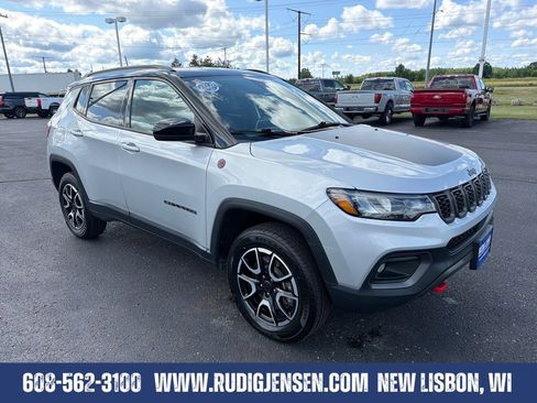 Used 2025 Jeep Compass Trailhawk AWD/4WD image 7