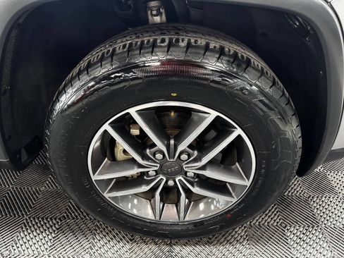 Used 2020 Jeep Grand Cherokee Limited w/ Luxury Group II image 16