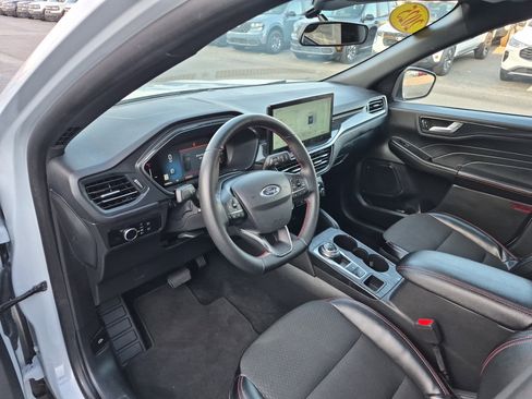 Used 2025 Ford Escape ST-Line w/ Tech Pack #1 FWD image 13