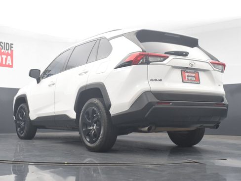 Used 2021 Toyota RAV4 LE FWD image 26