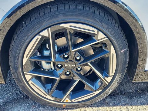 New 2025 Kia K4 GT-Line image 12