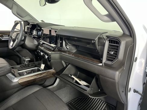 Used 2025 GMC Sierra 1500 Elevation image 28