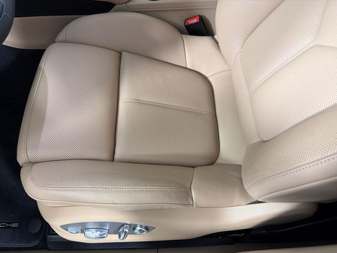 Certified 2026 Porsche Macan AWD/4WD image 14