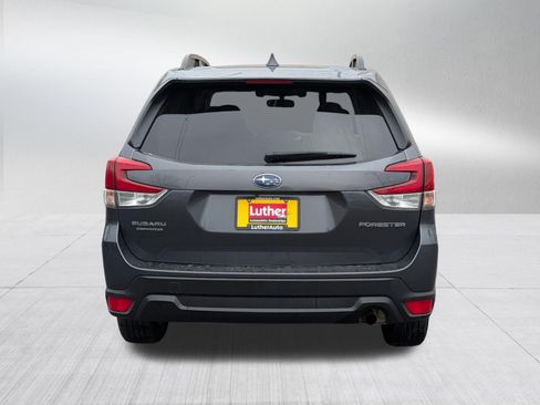 Used 2020 Subaru Forester Premium AWD/4WD image 6