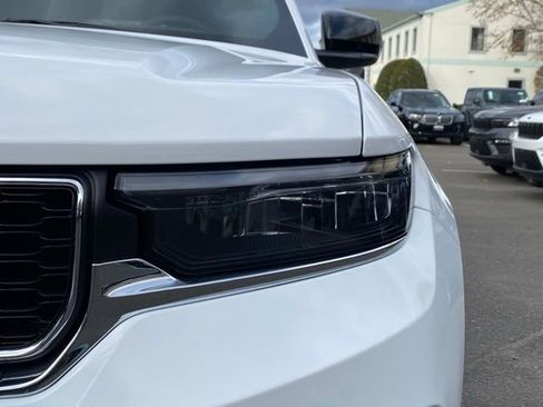 New 2025 Jeep Grand Cherokee Laredo w/ Luxury Tech Group I image 12