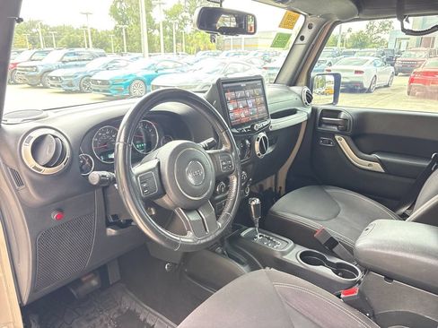 Used 2016 Jeep Wrangler Unlimited Sahara w/ Max Tow Package AWD/4WD image 6