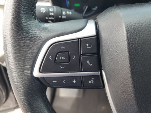 Used 2024 Toyota Sienna XLE FWD image 19