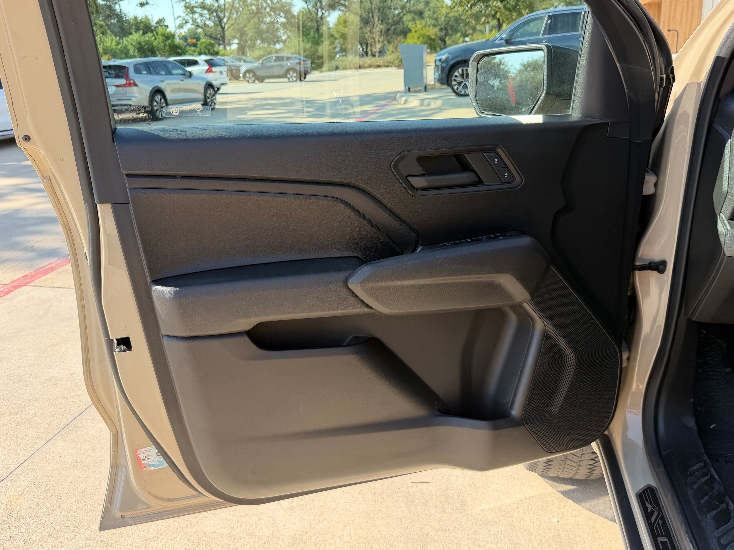 Used 2023 Chevrolet Colorado Trail Boss w/ LPO, Dark Essentials Package AWD/4WD image 23