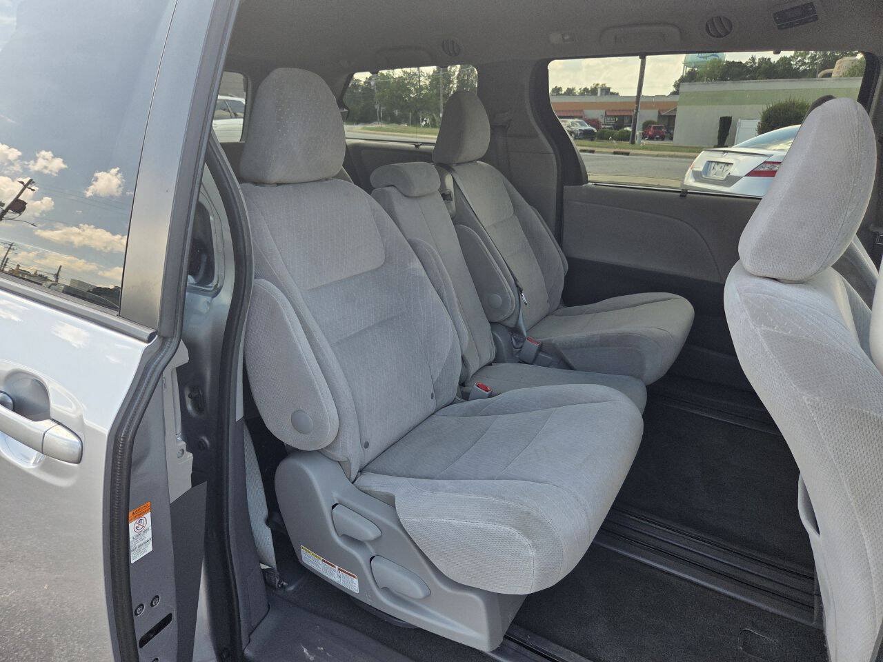 Used 2017 Toyota Sienna LE FWD image 12
