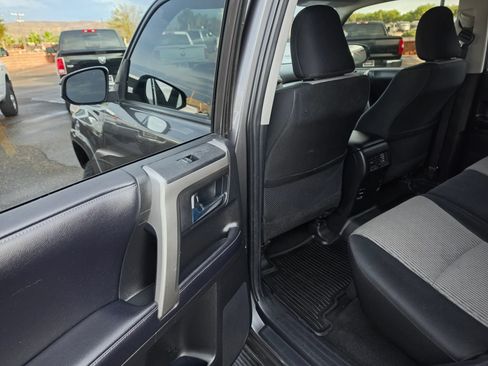 Used 2018 Toyota 4Runner SR5 AWD/4WD image 17
