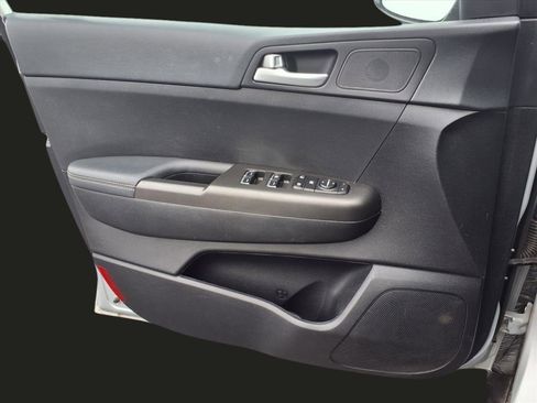 Used 2020 Kia Sportage LX image 14