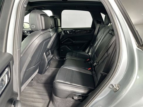 Certified 2023 Porsche Cayenne AWD/4WD image 32