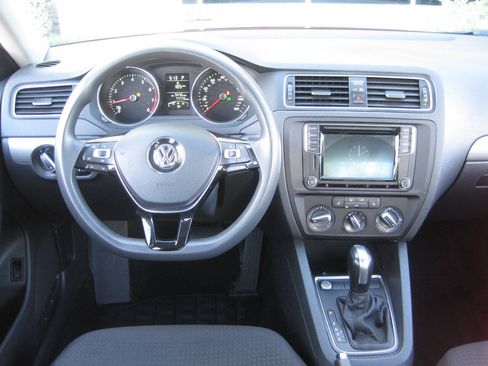 Used 2016 Volkswagen Jetta SE FWD image 28