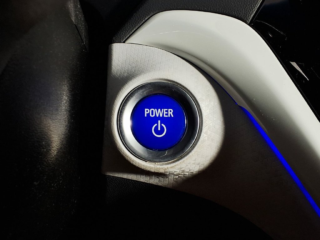Used 2021 Chevrolet Bolt Premier w/ Infotainment Package FWD image 17