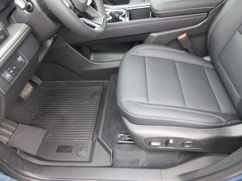 New 2026 Chevrolet Traverse LT w/ Sun and Wheel Package image 19