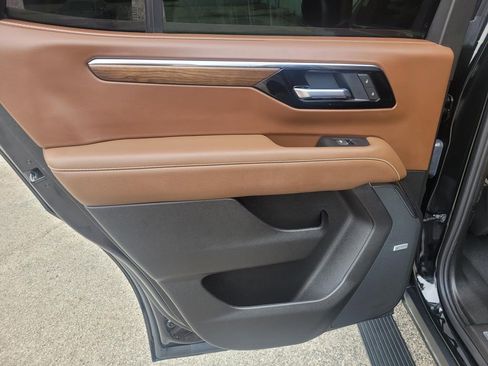 Used 2025 Chevrolet Tahoe High Country RWD image 16