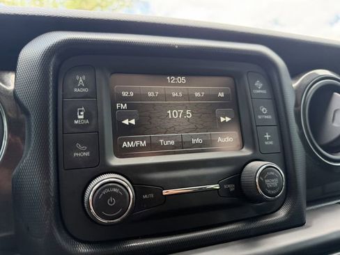 Used 2019 Jeep Wrangler Unlimited Sport AWD/4WD image 19
