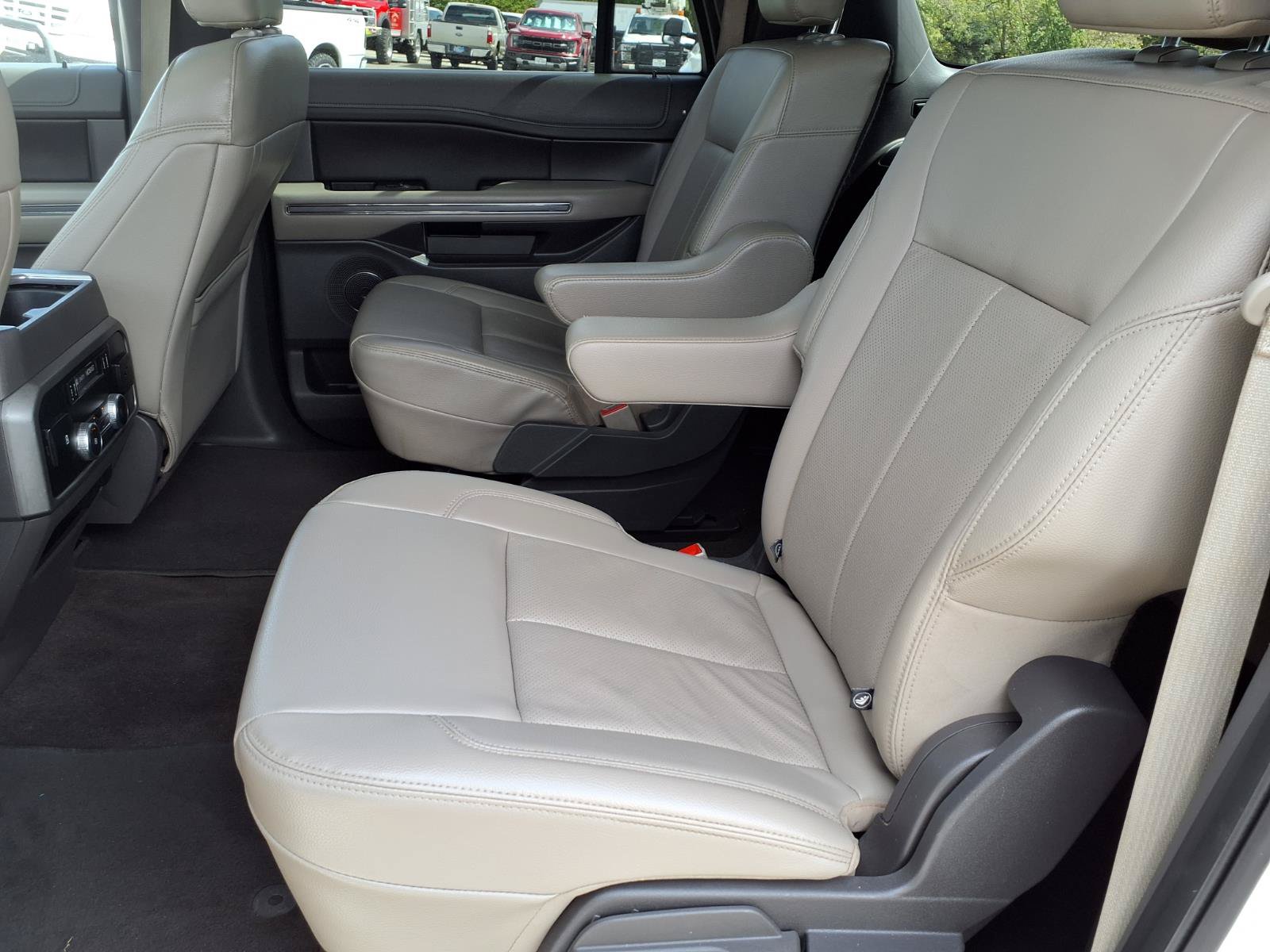 Used 2020 Ford Expedition Max XLT w/ Equipment Group 202A RWD image 10
