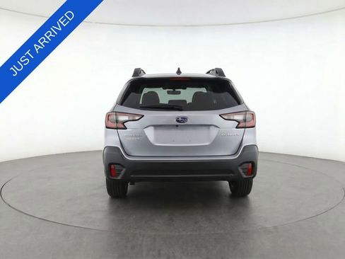 Used 2021 Subaru Outback Premium AWD/4WD image 3